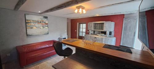 Fraissinet-de-Fourques Apartment | Chez Maxime