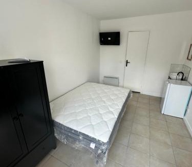 L'Ile-Saint-Denis Hotel | Chez Michel