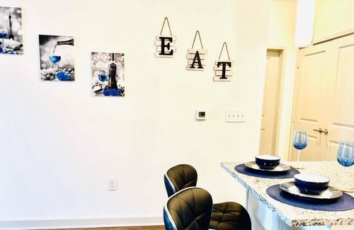 Missouri City Apartment | Chi-Blue ~ Luxurious 1BD/1 BA with King Bed | Resort-Style