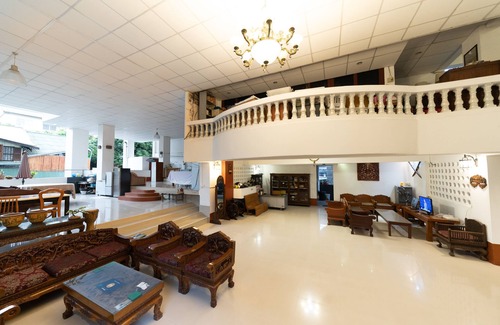 Chang Khlan House | Chiang Mai Mansion