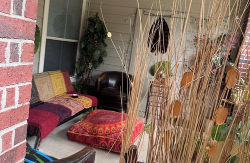 George Bush Park/Eldridge Apartment | Chic 1-BDRM Apt. with fitness RM and AC in vibrant Area-Pool community- Parking.