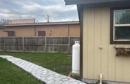 Los Fresnos Apartment | Chic 1-bedroom apartment located on Ocean Blvd hwy 100. Approx. 20 miles to SPI