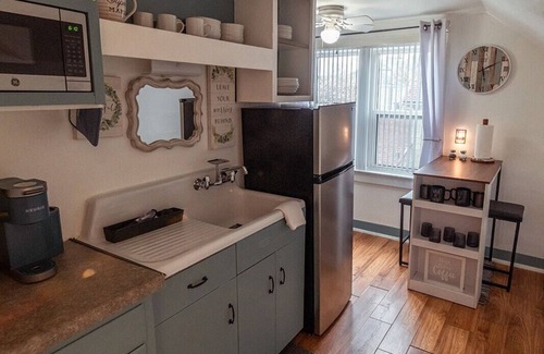 Downtown Apartment | Chic 1-bedroom apartment with WiFi, AC in fabulous Sheboygan