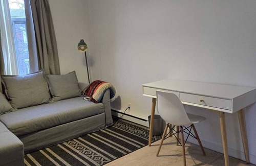 Villeray Apartment | Chic 1-bedroom apartment with fitness room and AC in vibrant Montréal
