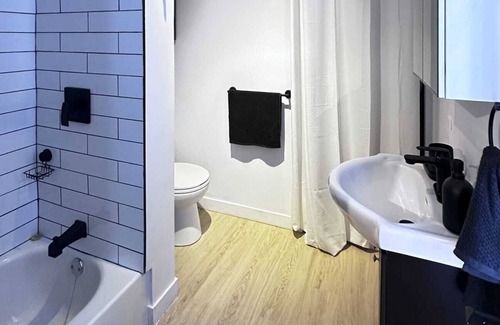 Villeray Apartment | Chic 1-bedroom apartment with fitness room and AC in vibrant Montréal