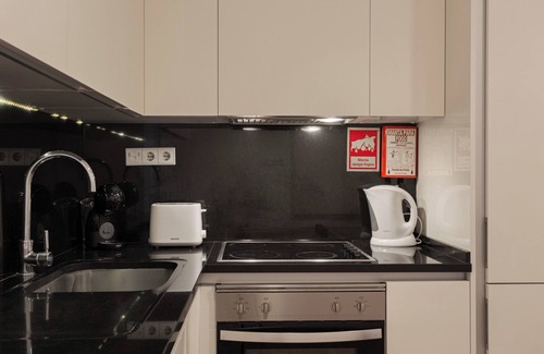 Sao Paulo Apartment | Chic 1-Bedroom in Cais do Sodré | Modern and Central