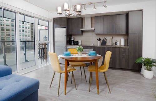 Toronto Entertainment District Condo | Chic 1-BR Condo (4 guests) | Parking included | Toronto Downtown Core