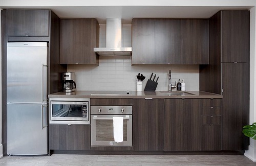 Toronto Entertainment District Condo | Chic 1-BR Condo (4 guests) | Parking included | Toronto Downtown Core