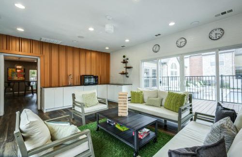 Plano Apartment | Chic 1BD Retreat With Pool & Gym, Heart of Medical City Plano