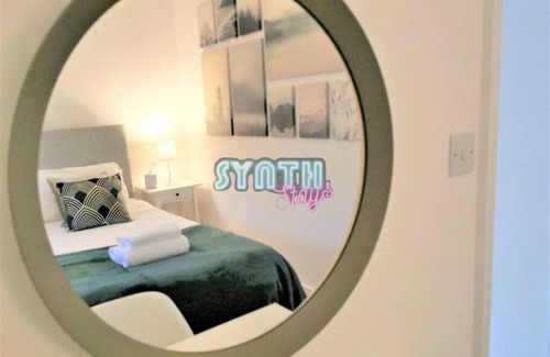 Grove Apartment | Chic 1BR Apartment 30% Off Long Stays Kingston