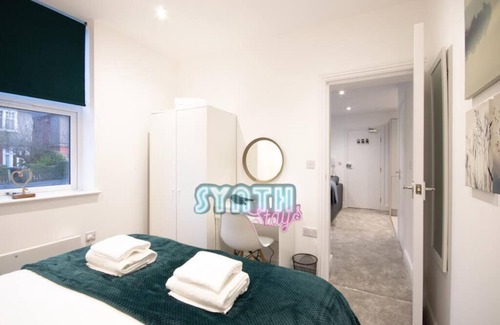 Grove Apartment | Chic 1BR Apartment 30% Off Long Stays Kingston