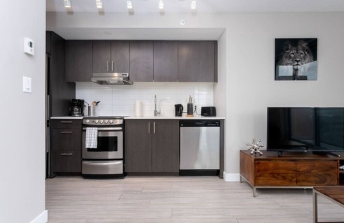 Downtown Edmonton Apartment | Chic 1BR Apt with Rooftop Patio near Jasper Avenue