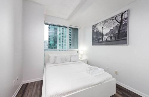 Fort York House | Chic 1BR Condo Lake and City Views plus Free Parking