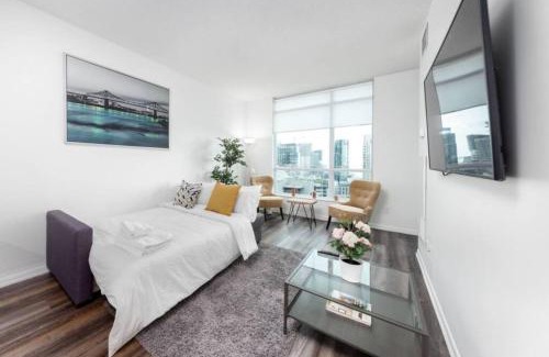 Fort York House | Chic 1BR Condo Lake and City Views plus Free Parking