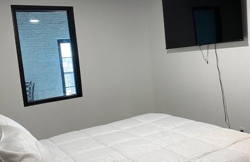 Aurora Apartment | Chic 1BR In the Heart of It All