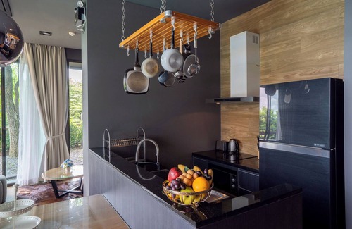 Rawai Apartment | Chic 2-bedroom apartment in marvelous Tambon Rawai with WiFi, fitness room
