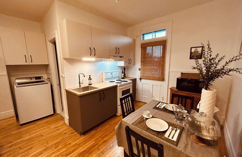 Cote-Des-Neiges—Notre-Dame-De-Grace Apartment | Chic 2-bedroom apartment in vibrant Montréal with WiFi