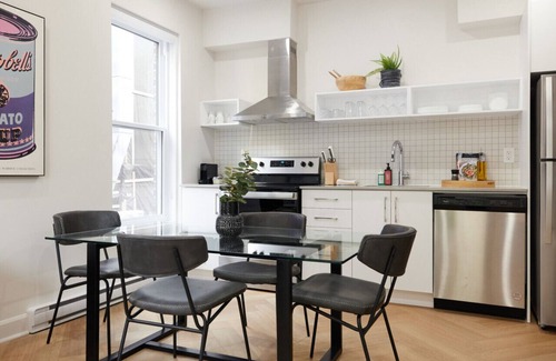 Plateau Mont Royal Apartment | Chic 2 Bedroom apartment in Le Plateau by Denstays