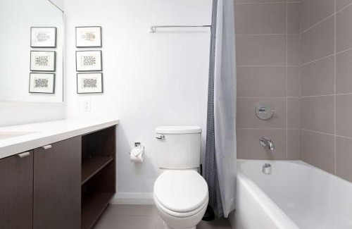 Yorkville Apartment | Chic 2-Bedroom Condo in the Heart of Yorkville