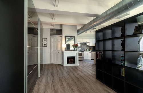 Downtown Edmonton Condo | Chic 2-bedroom condo with WiFi, AC Close to Rogers Place in Edmonton