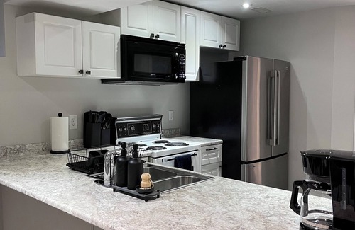 Durham Region Apartment | Chic 2-bedroom corporate apartment in enchanting Whitby with AC, WiFi