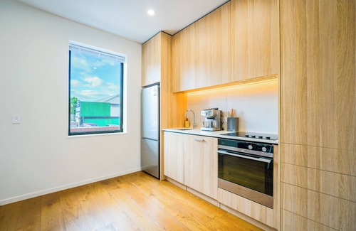 Grey Lynn House | Chic 2-Bedroom Retreat in Grey Lynn Minutes to CBD