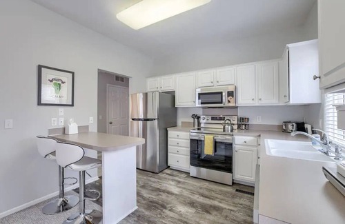 McArdle House | Chic 2-Bedroom Townhome on Browne