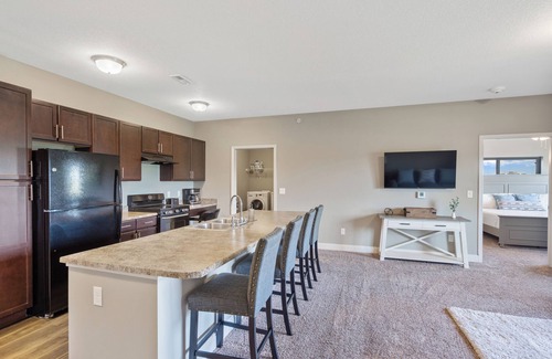 West Des Moines Apartment | Chic 2-bedroom apartment with AC, fitness room in amazing West Des Moines