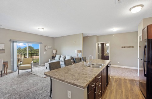West Des Moines Apartment | Chic 2-bedroom apartment with AC, fitness room in amazing West Des Moines