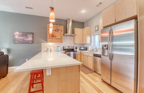 Fayetteville House | 🏈 Chic 2‑BR Condo Walk to Razorback Stadium & Downtown