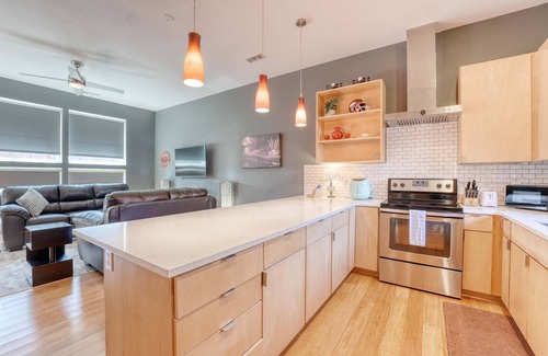 Fayetteville House | 🏈 Chic 2‑BR Condo Walk to Razorback Stadium & Downtown