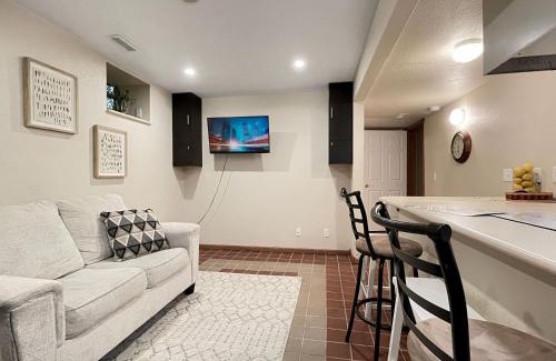 Des Moines House | Chic 2br - 2 Min From Icubs
