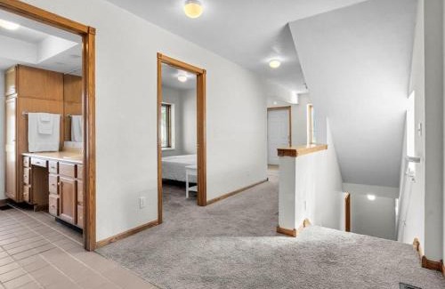 Des Moines House | Chic 2br - 2 Min From Icubs