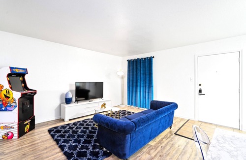 West Campus Apartment | Chic 2BR Central ATX near UT