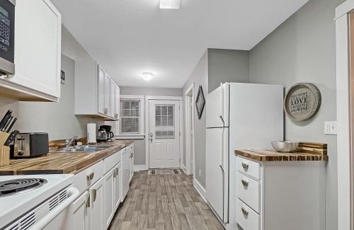 Des Moines House | Chic 2br Duplex Free Parking Near Hospitals