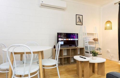 South Albury Apartment | Chic 2BR in the heart of South Albury