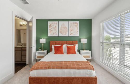 Reynoldstown Apartment | Chic 2BR King Bed Balcony Krog Market Steps to Beltline