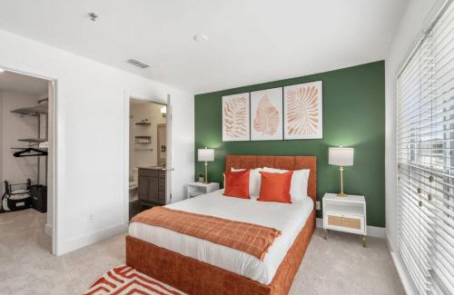 Reynoldstown Apartment | Chic 2BR King Bed Balcony Krog Market Steps to Beltline