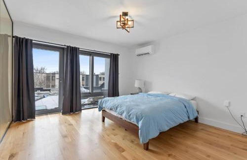 The Danforth Apartment | Chic 2BR Top Floor Retreat with Rooftop Near Subway