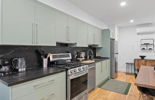 The Danforth Apartment | Chic 2BR Top Floor Retreat with Rooftop Near Subway