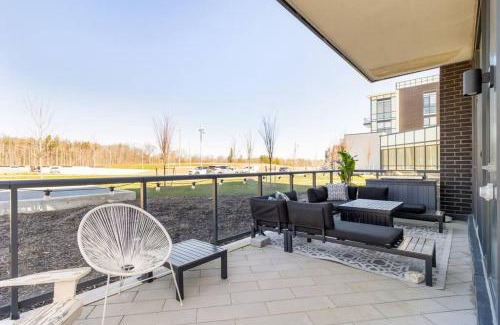 Innisfil Apartment | Chic 2BR with Patio - Pool - Hot Tub - BBQ - Friday Harbour