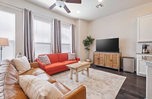 Tobin Hill Condo | Chic 3-Bed Condo, 2-Car Garage close to Pearl & St. Mary's Strip in Tobin Hills!