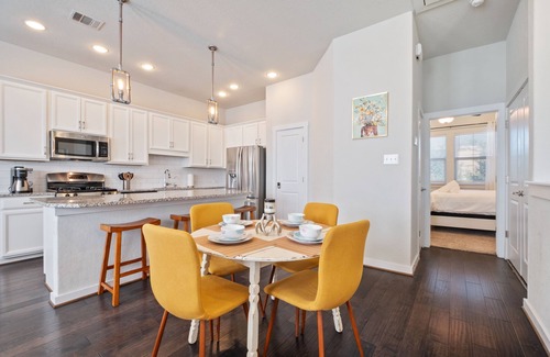 Tobin Hill Condo | Chic 3-Bed Condo, 2-Car Garage close to Pearl & St. Mary's Strip in Tobin Hills!