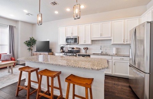 Tobin Hill Condo | Chic 3-Bed Condo, 2-Car Garage close to Pearl & St. Mary's Strip in Tobin Hills!