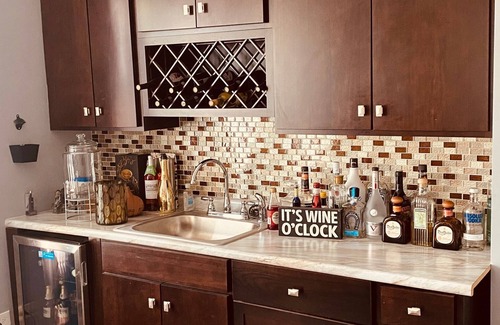 South Shore Apartment | Chic 3-bedroom corporate apartment with WiFi, AC in lovely Chicago.