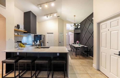 Sunrise Lakes House | Chic 3 BR w/Pool – Near Disney Magic