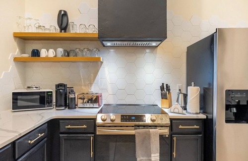Sunrise Lakes House | Chic 3 BR w/Pool – Near Disney Magic