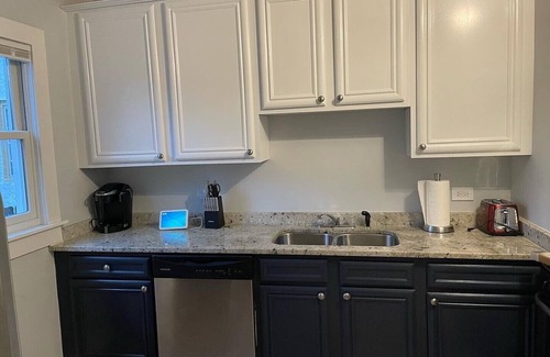 Oak Park House | Chic 3bed 2bath Home with free parking close to United Center
