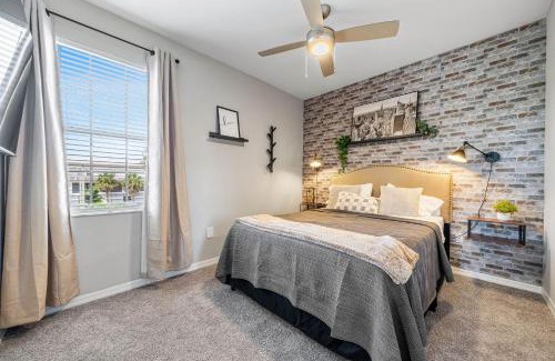Westchase Apartment | Chic 3br2ba- Minutes To Airport & Westchase #4
