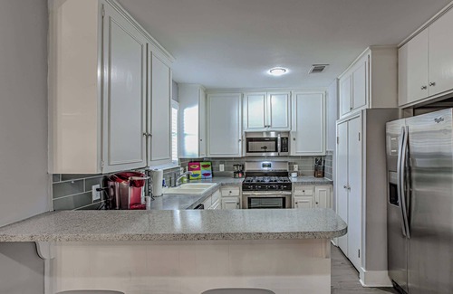 Parker Lane House | Chic 4 BDR for 9 Near DT & Mins to Lady Bird Lake!